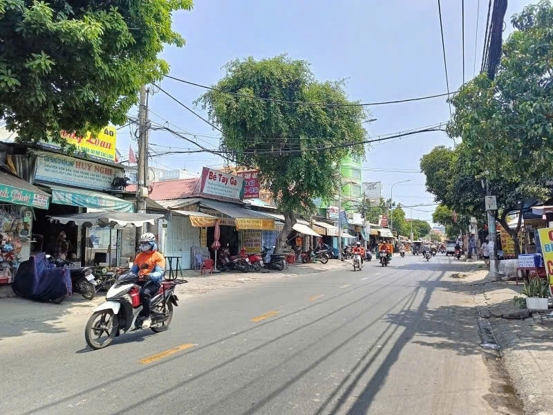 Bán Nhà Mặt tiền Bình Long - gần ngã tư Bốn Xã 10x23m 2 Tầng cũ 1 đời chủ 239 tỷ.