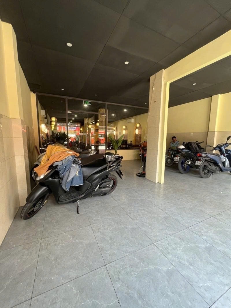 Bán nhà Mặt tiền Cộng Hòa - giao Hoàng Hoa Thám 75x40m 2 Tầng cũ HĐT 70tr. 51 tỷ.