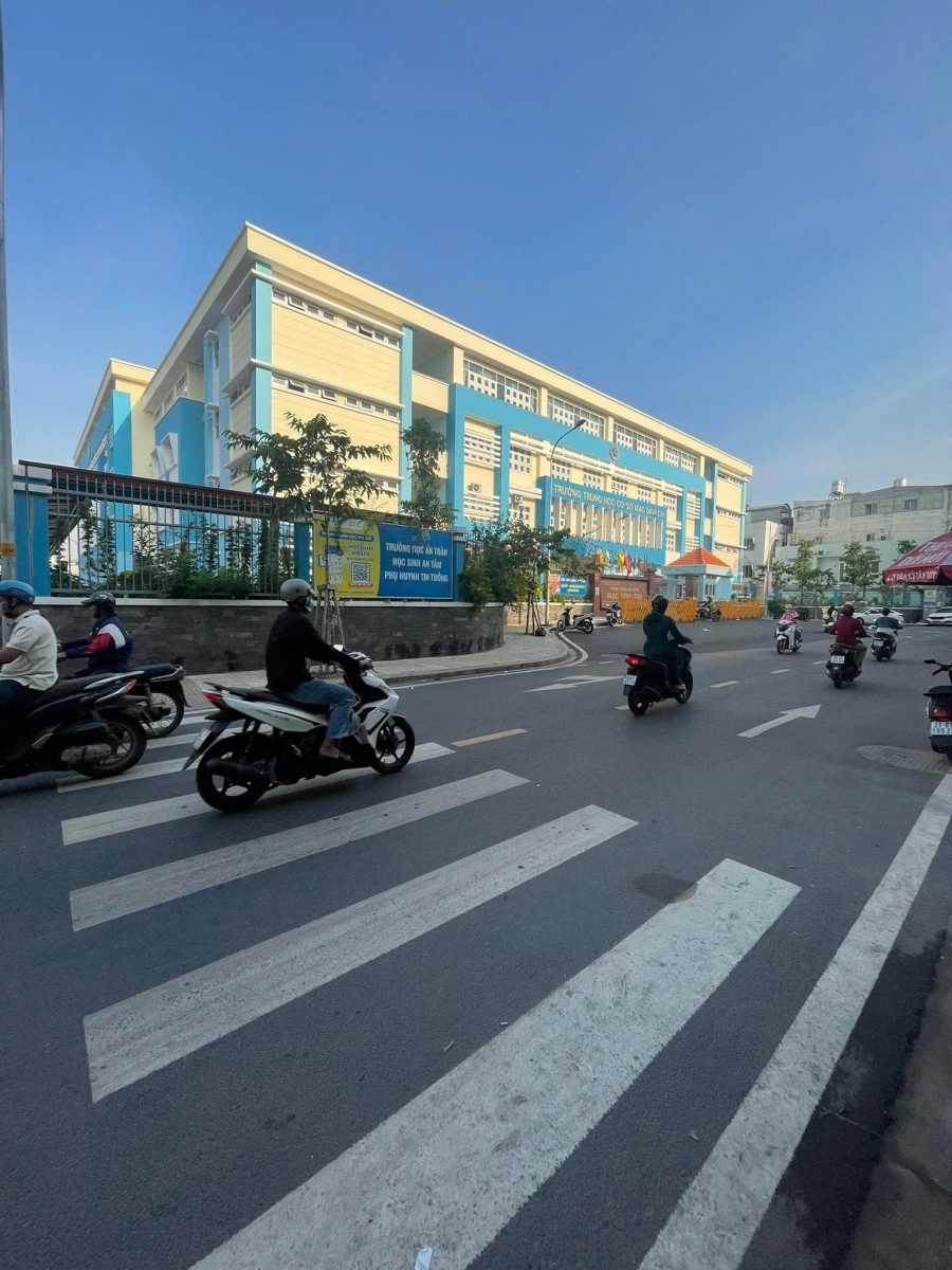 Bán nhà Mặt tiền Đất Thánh - ngay Lý Thường Kiệt11x43m 2 Tầng - tiện xây HĐT 100tr 99 tỷ