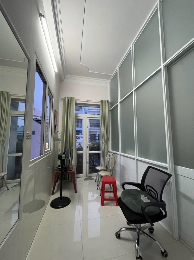 Bán nhà Mặt tiền đường Hồng lạc - ngay Chung cư Bàu Cát 55x19m - 3 Tầng 155 tỷ.