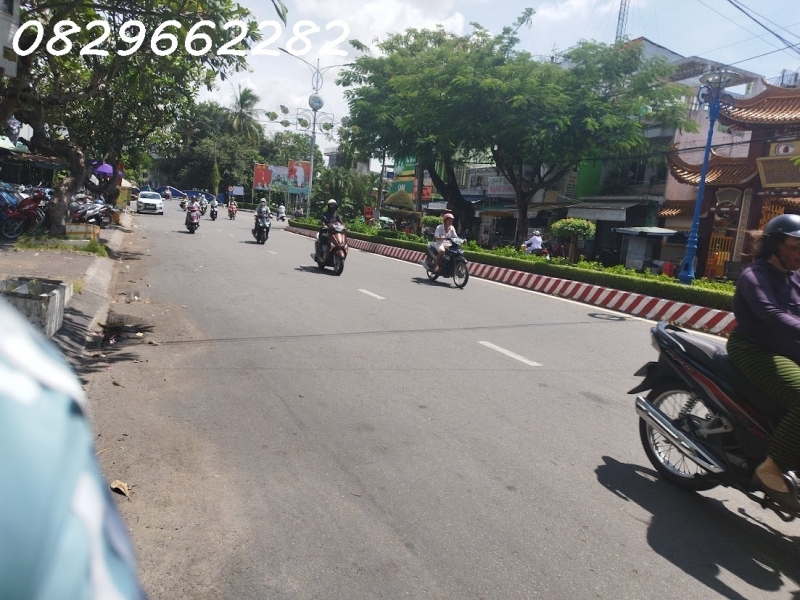 Bán nhà mặt tiền đường Hùng Vương Sa Đéc Đồng Tháp 1 trệt 2 lầu sổ hồng chính chủ