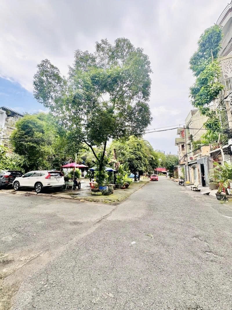 Bán nhà mặt tiền Hẻm 10m Nguyễn Cửu Đàm - Tân Sơn Nhì 5x19m 5 T - 5PN 168 tỷ.