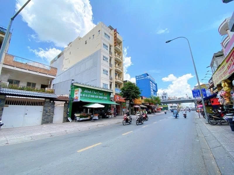 Bán nhà Mặt tiền Hoàng Hoa Thám -  gần Cộng Hòa 65x29m 3 tầng cũ Sổ A4 469 tỷ.