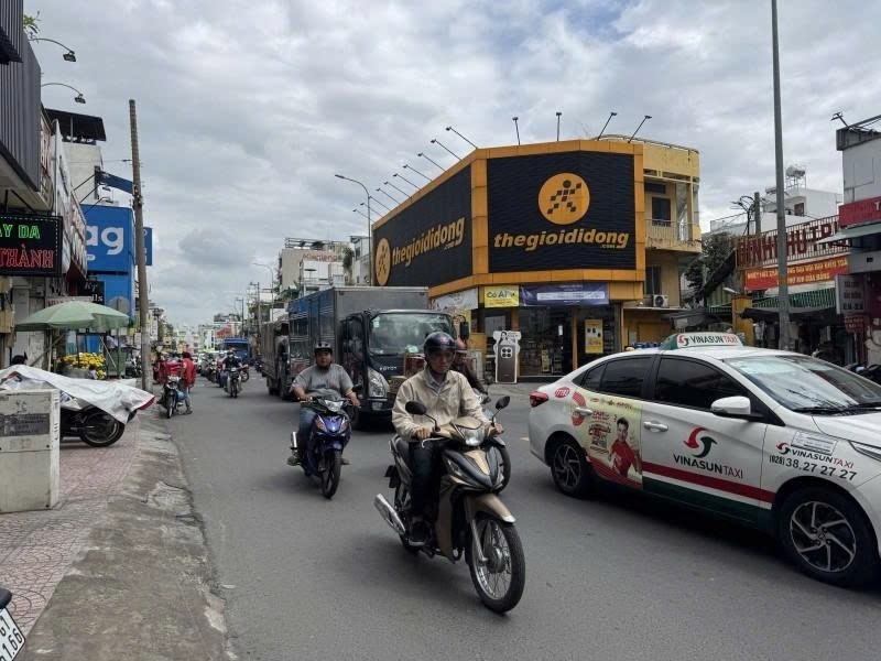 Bán nhà Mặt tiền Lạc Long Quân gần Âu Cơ Tân Bình 42x24m 5 Tầng -  5PN 13 tỷ.