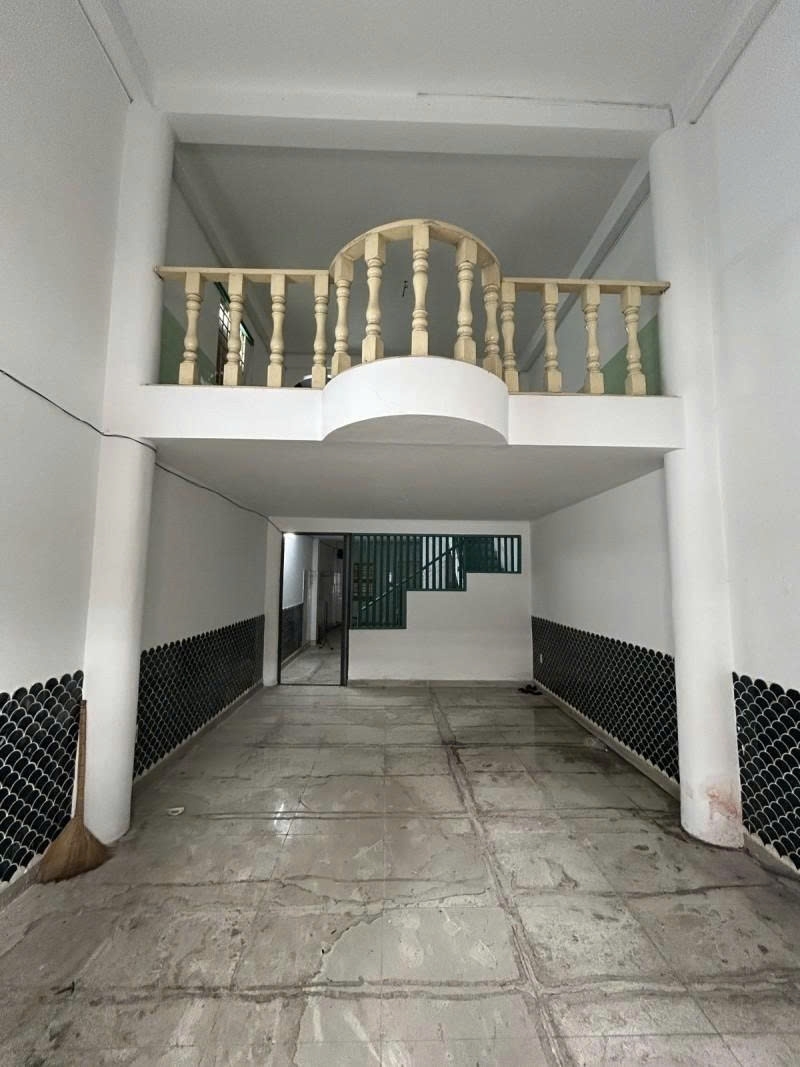 Bán Nhà Mặt tiền Nguyễn Khoái - gần Bến Vân Đồn 4x15m 4 tầng 1 đời chủ hạ còn 159 tỷ.