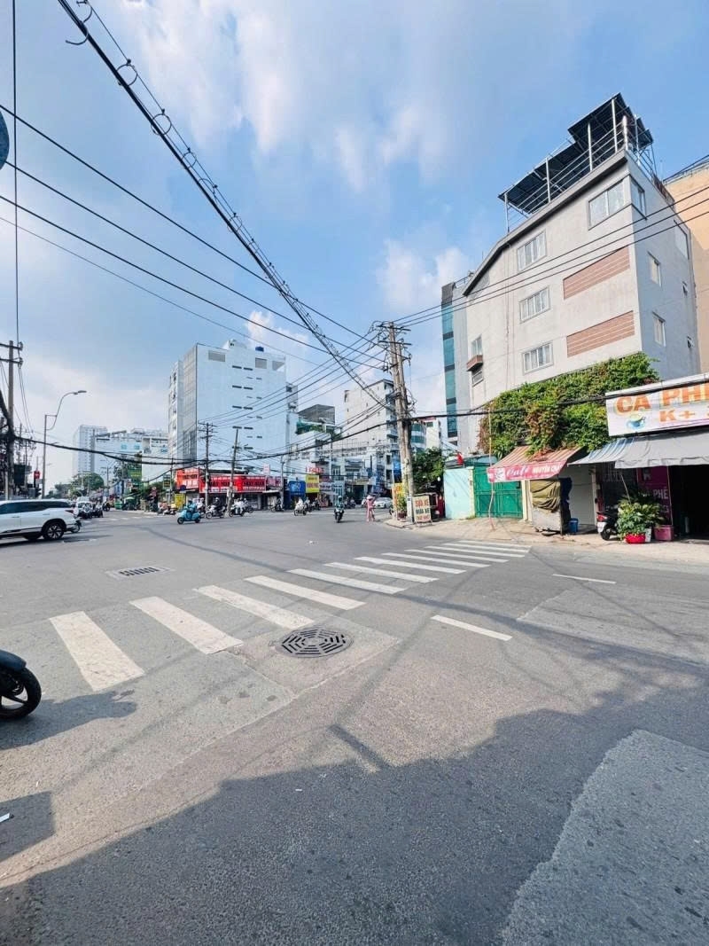 Bán nhà Mặt tiền Nguyễn Xí - gần ĐInh Bộ Linh 400m là VinCom 63x48m 3 Tầng  499 tỷ.