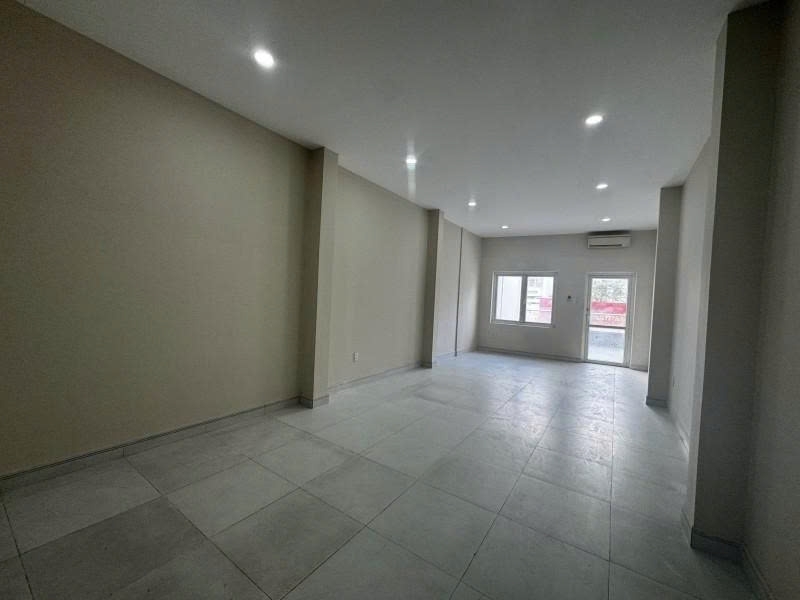 Bán nhà Mặt tiền Phạm Văn Hai - gần ngã tư Lê Văn Sỹ 4x25m 4 Tầng - 6 PN chỉ 295 tỷ.