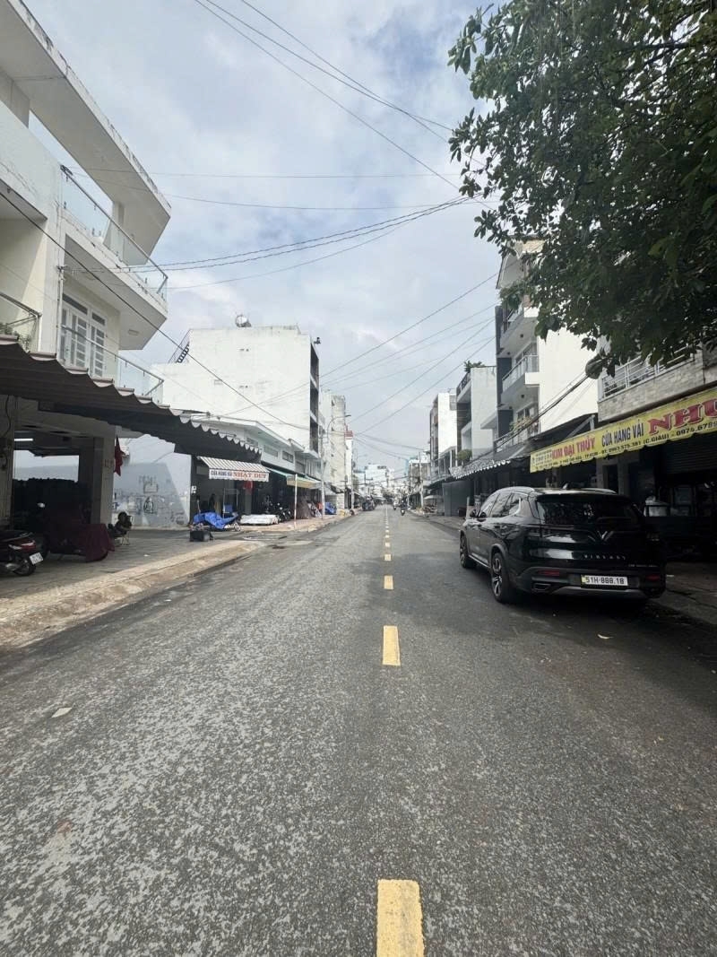 Bán nhà Mặt tiền Phú Thọ Hòa - gần Văn Cao 43x155m 2 Tầng - 2 PN Sổ A4 chỉ 155 tỷ.