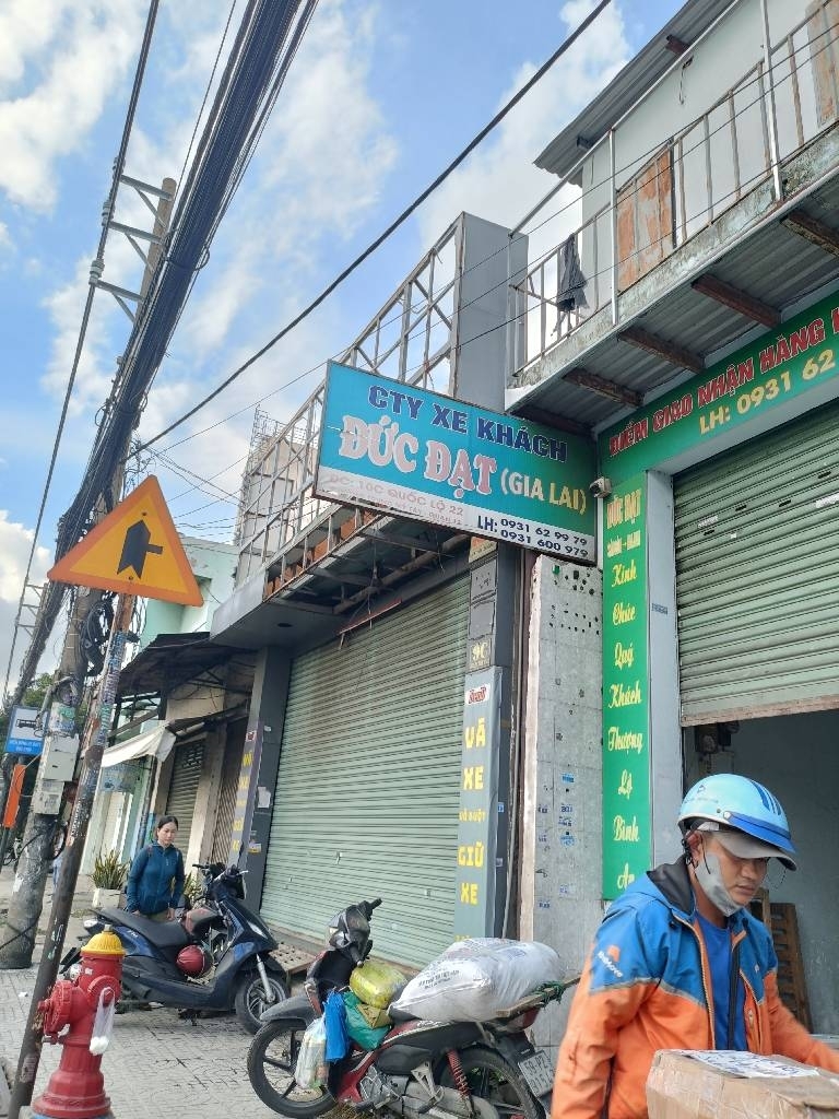 Bán nhà Măt Tiền  Q.12 Trung Mỹ Tây QL22 180m2 3 tầng 4PN