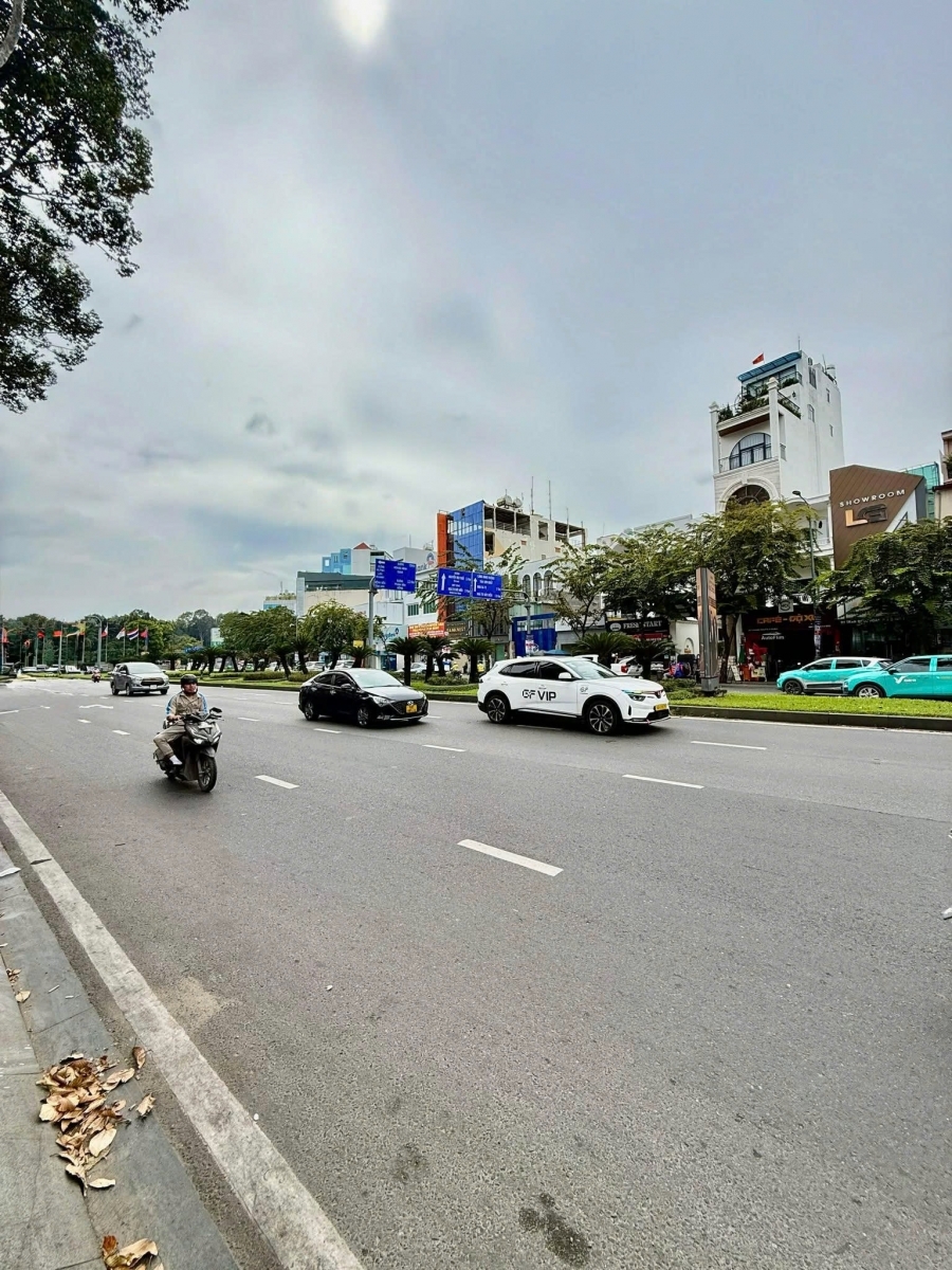 Bán nhà Mặt tiền Trường Sơn - đối diện CV Hoàng Văn Thụ 43x21m 5 T HĐT 40tr 248 tỷ.