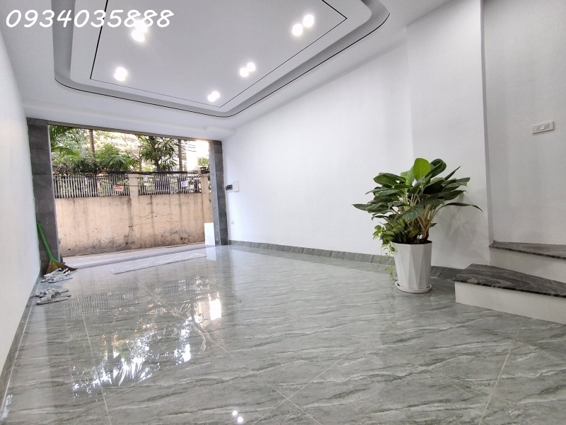 Bán nhà mới Phố Trạm – 31m² – 7 tầng thang máy – ô tô vào nhà – Long Biên
