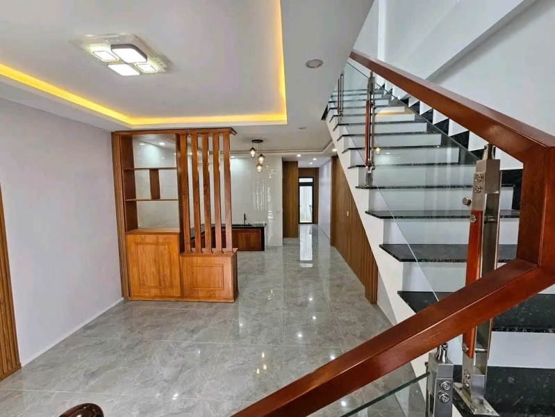 BÁN NHÀ MỚI XÂY – 2 MẶT TIỀN NGUYỄN ĐÌNH CHIỂU P9 – TRUNG TÂM ĐÀ LẠT 6.8 TỶ Ô TÔ TẬN NHÀ