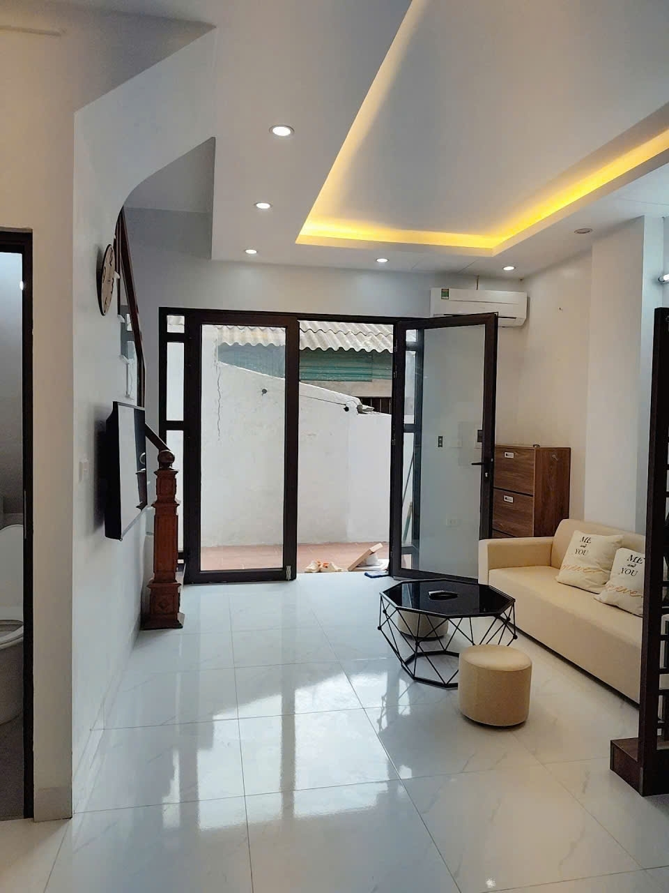 Bán nhà mới xây 3 tầng khu vực Bắc Cầu Ngọc Thụy Long Biên Hà Nội - Nội thất đầy đủ