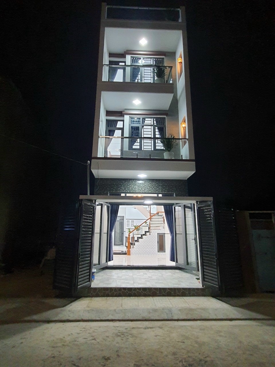 Bán nhà mới xây Full nôi thất đường số 8 Linh Xuân Thủ Đức TPHCM,LH 0909428959.