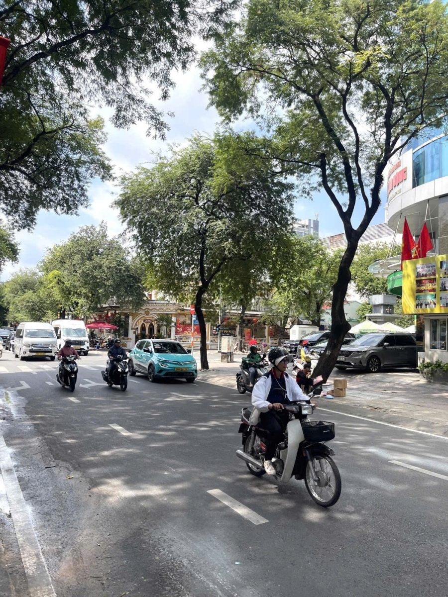 Bán nhà MT Bà Huyện Thanh Quan - giao Nguyễn Thị MInh Khai 84x28m 2 Tâng 220 tỷ.