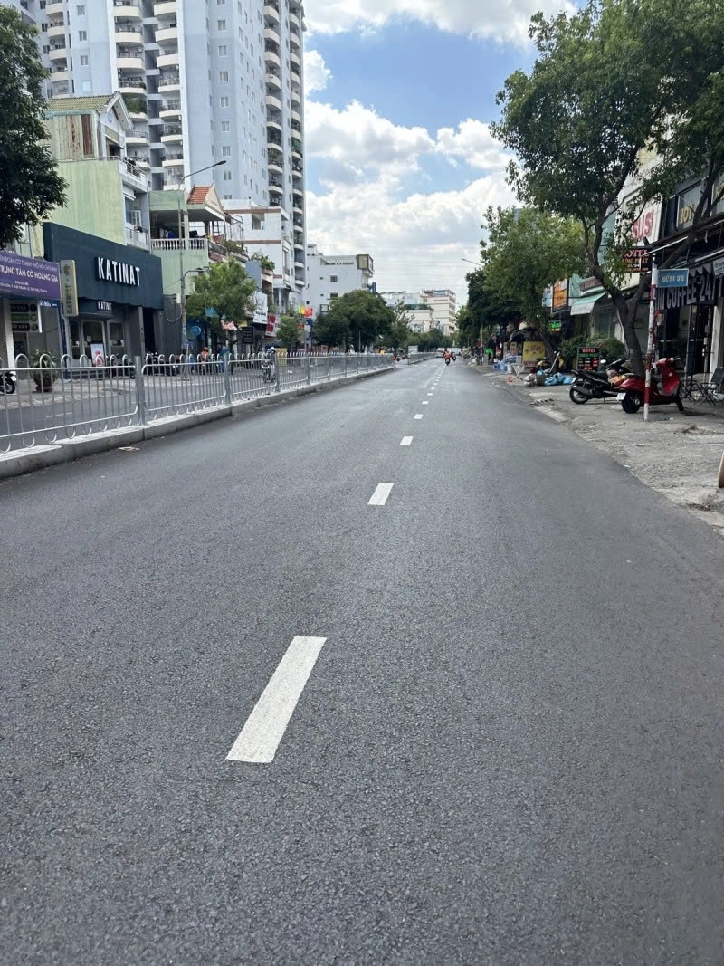 Bán nhà MT Nguyễn Sơn - giaoThoại Ngọc Hầu 11x30m 3 Tầng - tiện xây 1 chủ 58 tỷ.