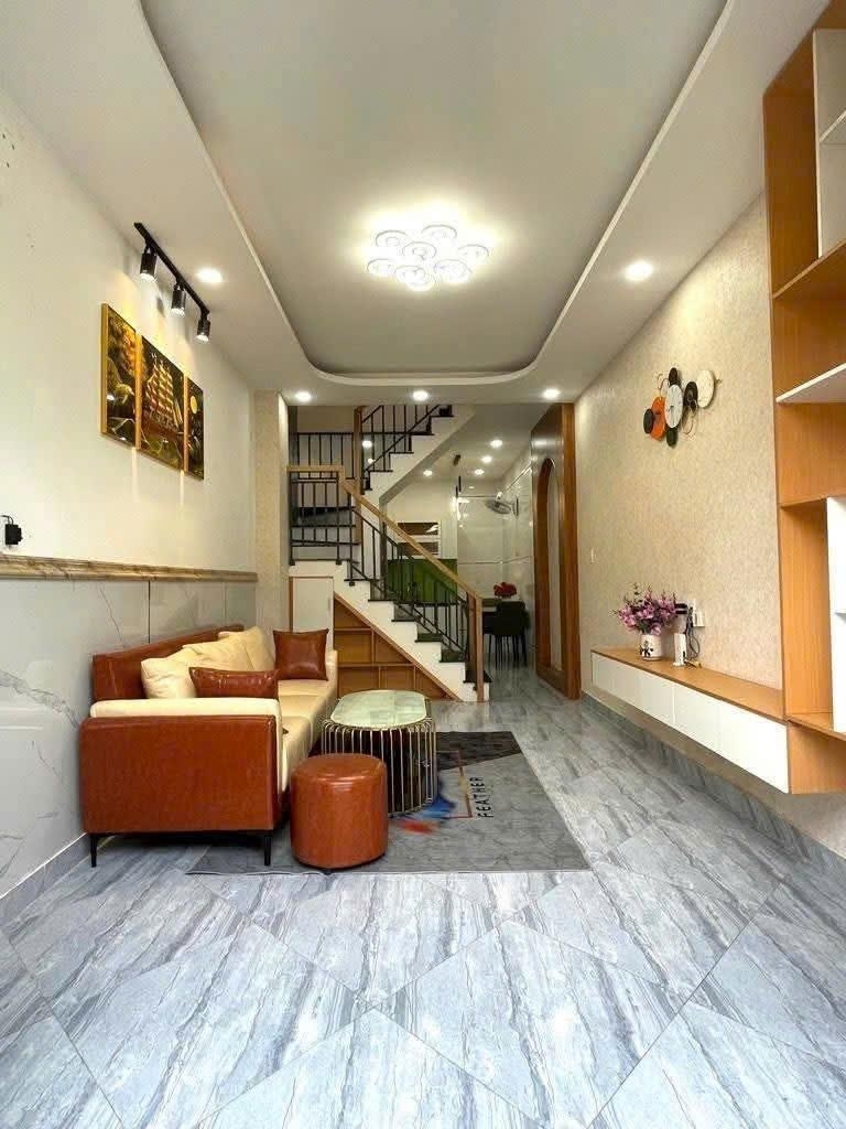 Bán nhà MTKD 2xx Hoàng Hoa Thám p13 Tân Bình (4*15) cổng ga T3