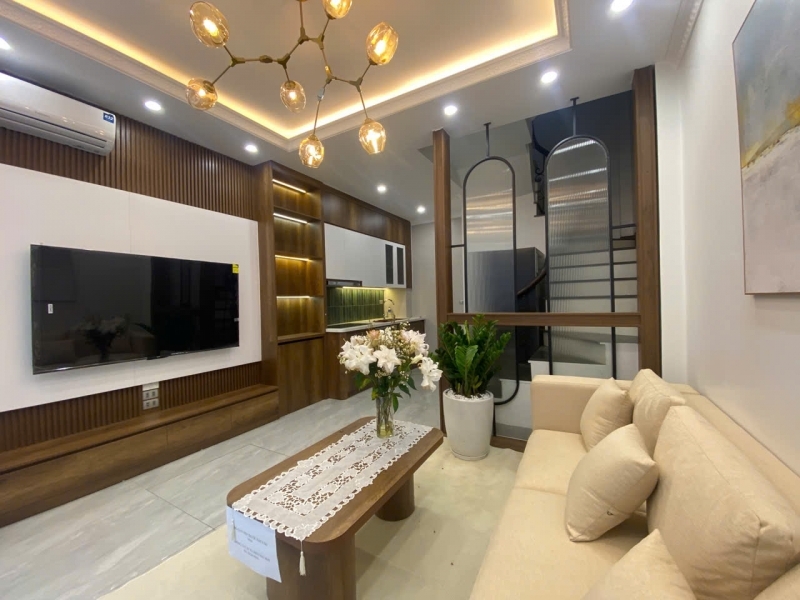 Bán nhà Ngọc Thụy – 33m² – 5 tầng – ô tô qua nhà