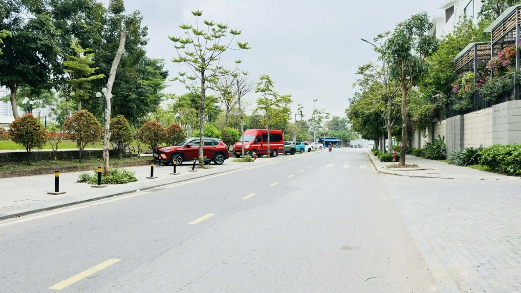 bán nhà Ngọc Thuỵ 6 tầng thang máy ôtô đỗ cửa thoáng trước sau