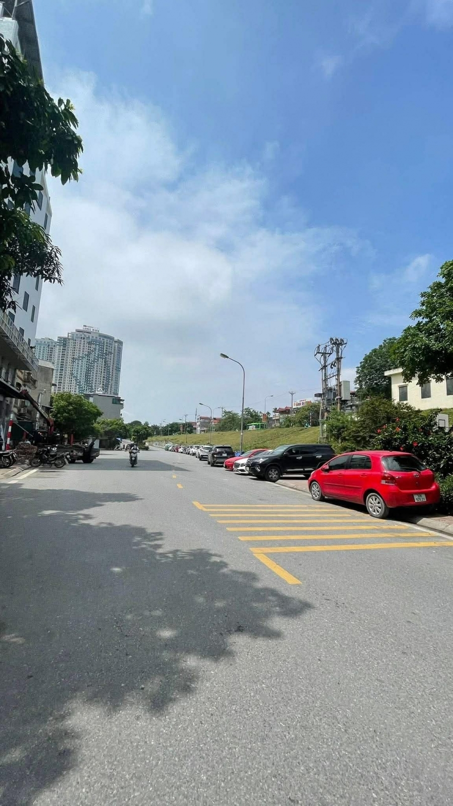 bán nhà Ngọc Thuỵ 82m x 5 tầng mặt tiền 4.5m ôtô tránh thông đường Hồng Tiến kéo dài