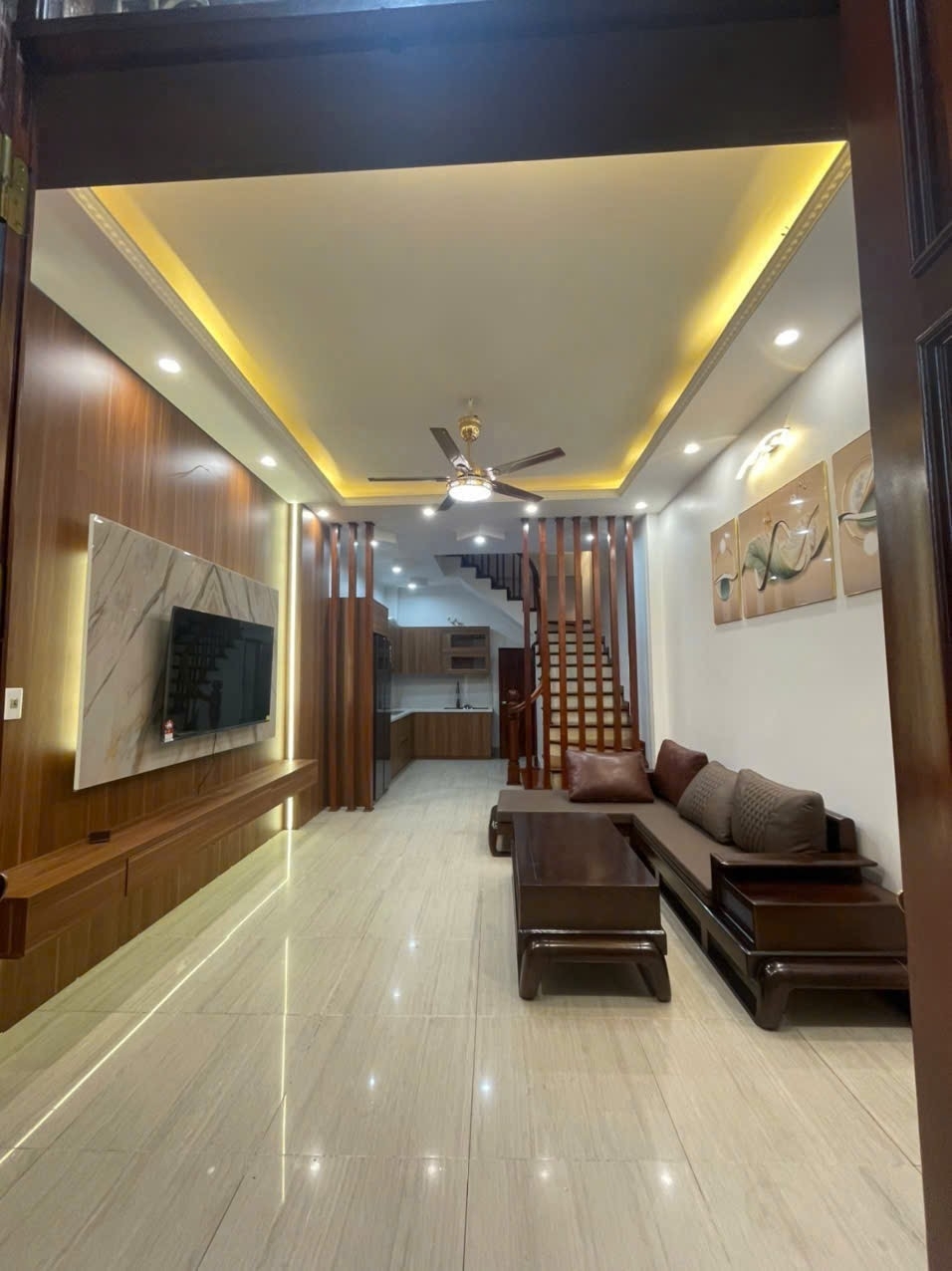 Bán nhà Ngọc Thuỵ – Long Biên 38.5m² 5 tầng 4 ngủ – ngõ 264 ô tô 7 chỗ vào nhà