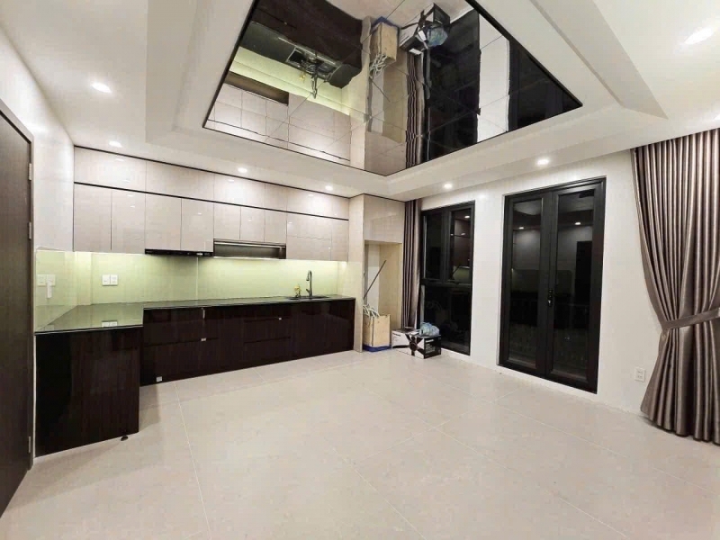 BÁN NHÀ NGỌC THUỴ50M OTO TRÁNHPHÂN LÔ THANG MÁY40M NHỈNH 9 TỶ TL