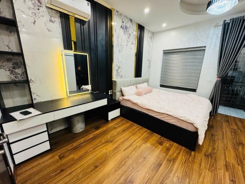 BÁN NHÀ NGUYỄN SƠN LONG BIÊNOTOTHANG MÁYFULL NỘI THẤTMT RỘNG60M NHỈNH 12 TỶ(TL)