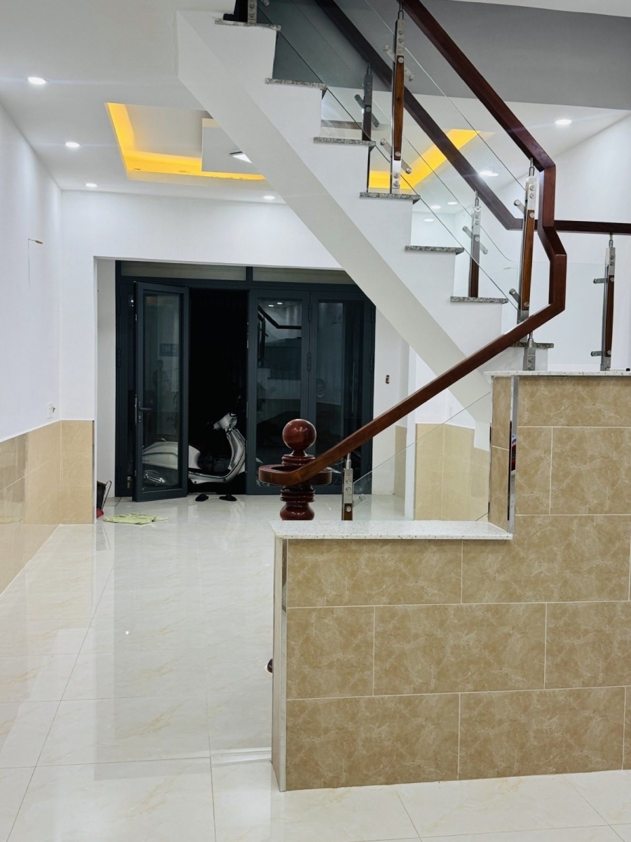 BÁN NHÀ NGUYỄN THỊ BÚP QUẬN 12 – HẺM XE HƠI – 2 TẦNG 42M2 - SỔ RIÊNG – DỌN VÀO Ở NGAY.