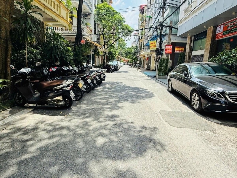 BÁN NHÀ PHẠM TUẤN TÀI CẤU GIẤY PHÂN LÔ- Ô TÔ TRÁNH- NHÀ ĐẸP DÂN XÂY 50M 19 TỶ
