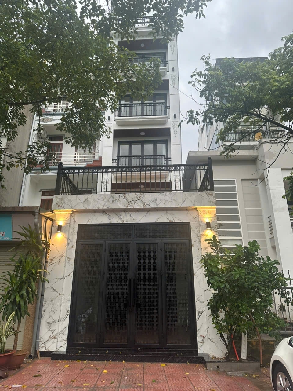 Bán nhà phân lô Ngô Gia Tự Long Biên - Ô tô tránh nhau - Vỉa hè - Kinh doanh - Ở rộng