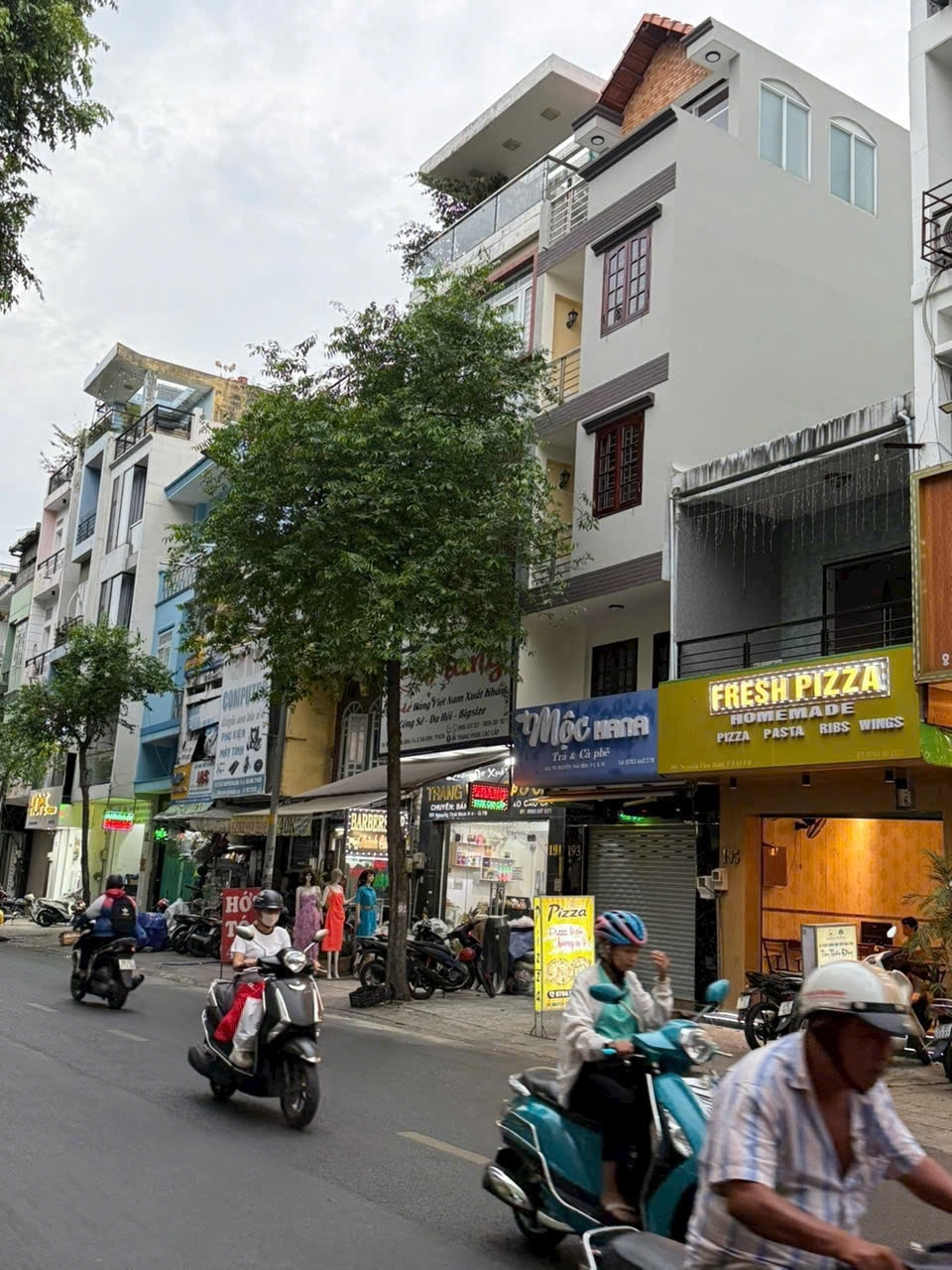 Bán nhà Phố MTK Nguyễn Thái Bình p4 Tân bình.DT: 34x 9 Trệt 4 lầu nhà còn đẹp. Giá: 10tỷ8 TL