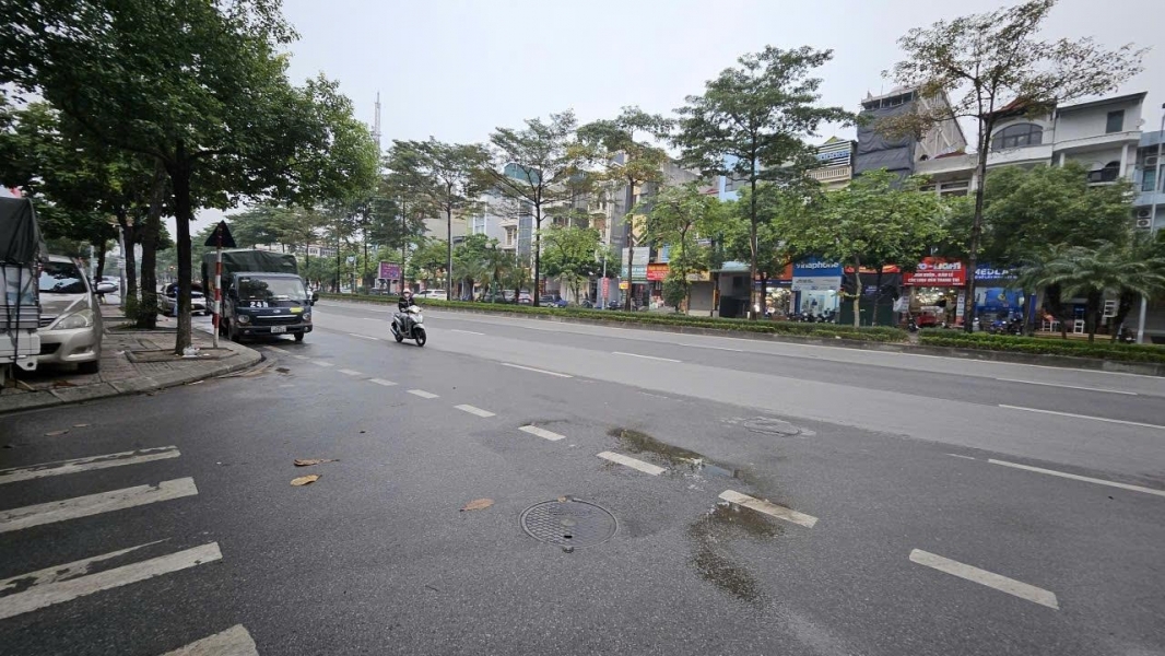 BÁN NHÀ PHỐ NGỌC LÂM LONG BIÊN - 11 TỶ - 42M2 - 5 TẦNG - Ô TÔ - KINH DOANH FULL NỘI THẤT