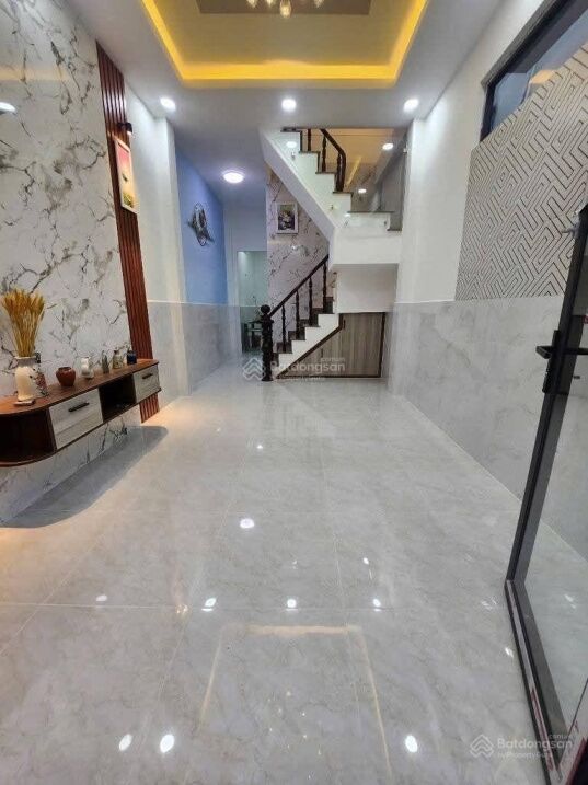 BÁN NHÀ Q.8 GẦN CẦU CHÀ VÀ  XE HƠI TỚI CỬA 3 TẦNG BTCT 4 PN SHR HOÀN CÔNG ĐỦ.