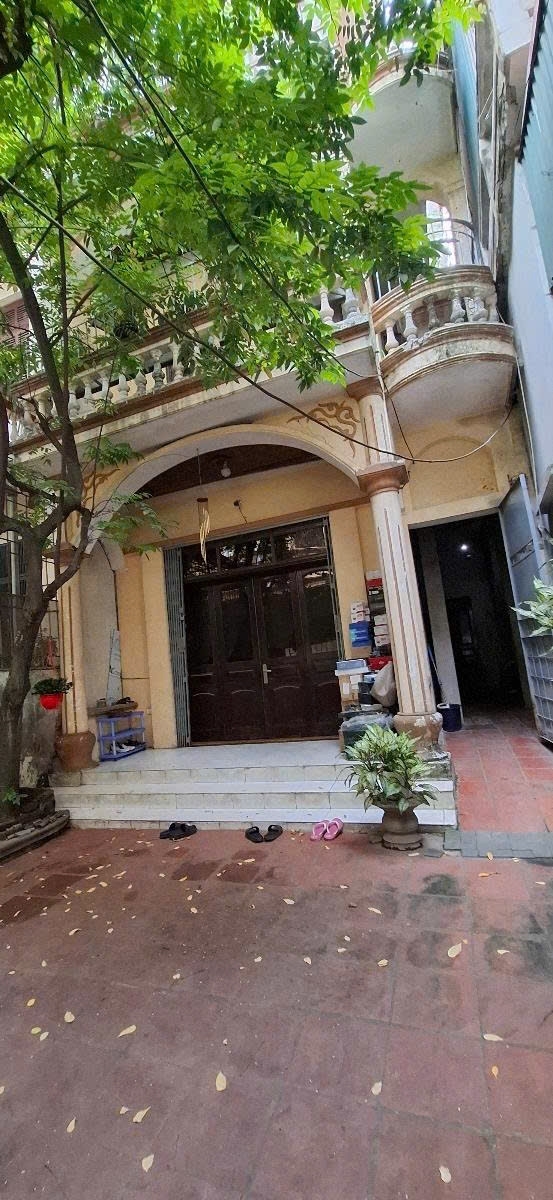 Bán nhà riêng Hoàng Quốc Việt Cầu Giấy 100m2 MT 5m 4 tầng - Chủ bán đất tặng nhà