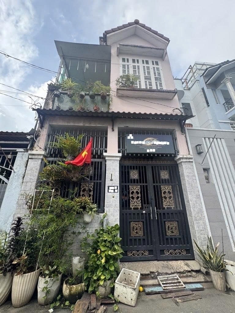 Bán nhà sát Lã Xuân Oai, (160) hẻm ô tô, 63m2, giá 6.1 tỷ
