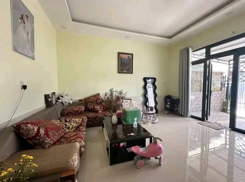 BÁN NHÀ SRXD ĐƯỜNG HÙNG VƯƠNG P10 ĐÀ LẠT có sân rộng chỉ 5.65 tỷ