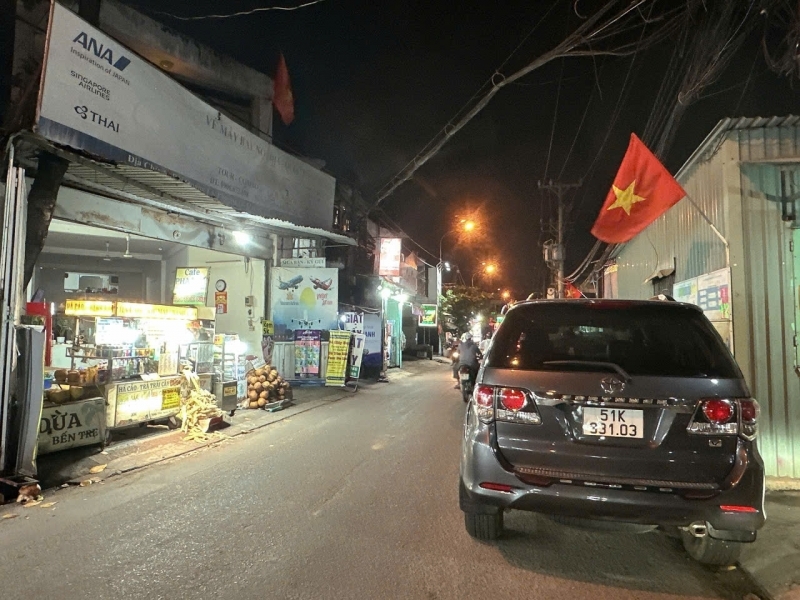 Bán nhà tặng NT hẻm 993 Phạm Văn Bạch 63m2 ngang 5m 5 tầng ngay chợ chỉ 8.2 tỷ.