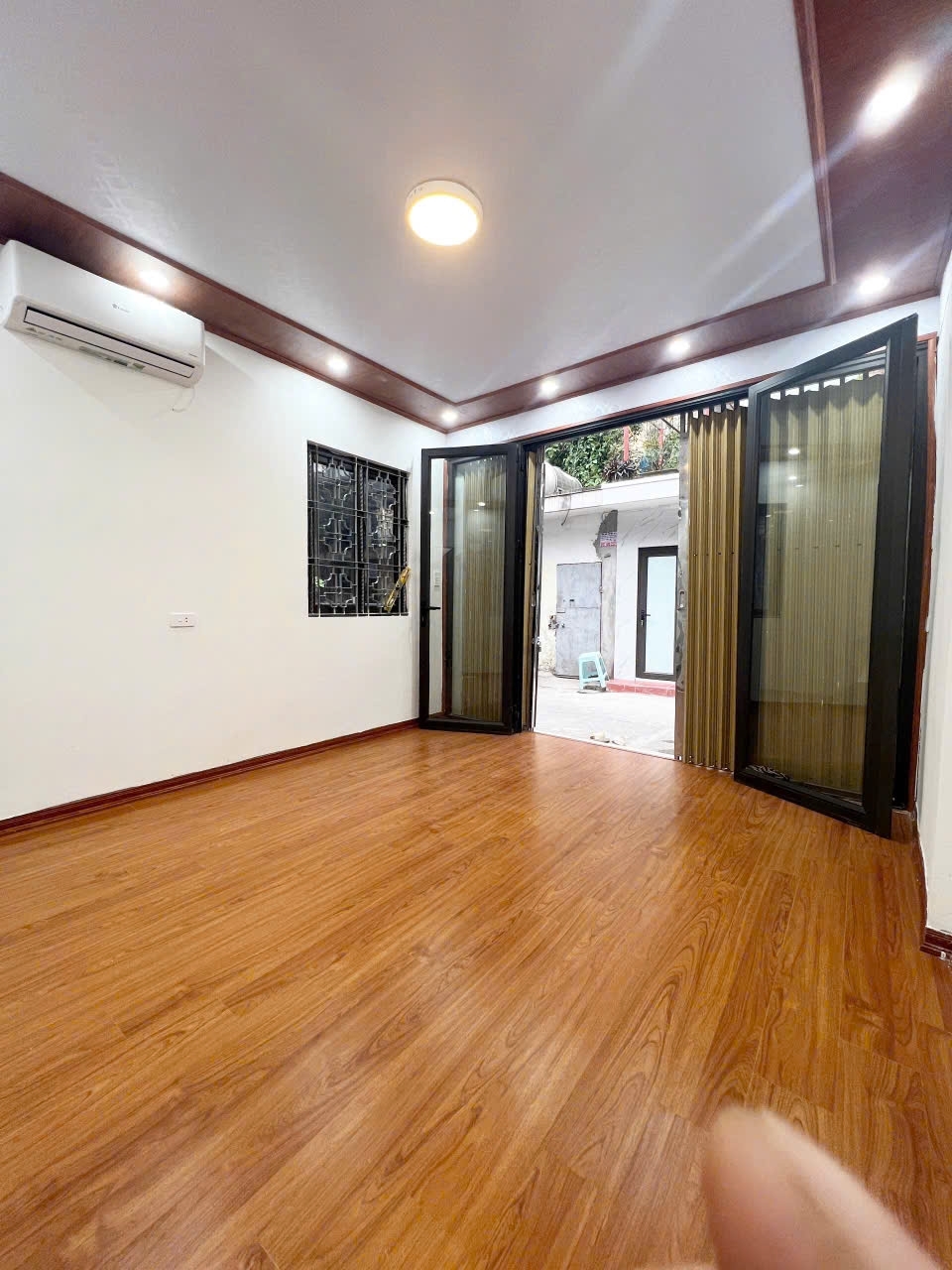 BÁN NHÀ TẬP THỂ – TẦNG 1 – DT SỬ DỤNG 70M – 2 NGỦ RIÊNG – Ô TÔ QUA TRƯỚC NHÀ – KINH DOANH ĐƯỢC