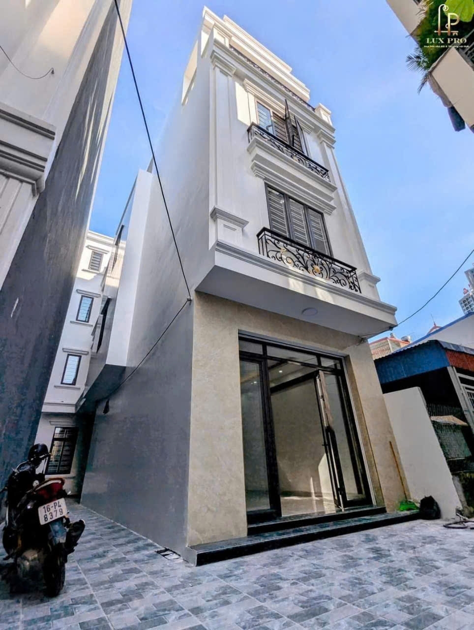 Bán nhà Thiên Lôi lô góc mới tinh ô.tô đỗ tận cửa Giá 3.97 tỉ gần Hoàng Huy