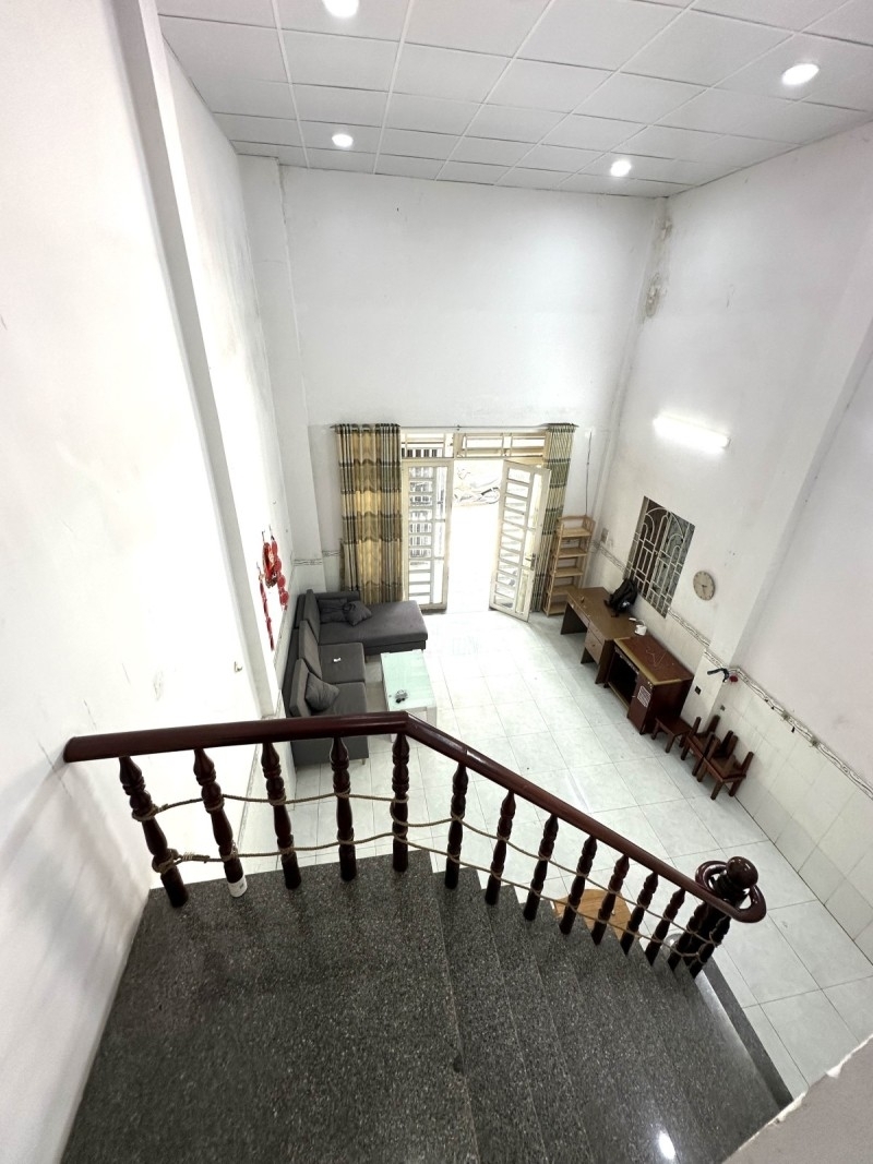 Bán nhà trong ngõ Đặng Văn Bi Thủ Đức TP HCM DT 80m2 2 tầng 3PN giá 645 tỷ sổ hồng. Liên hệ: