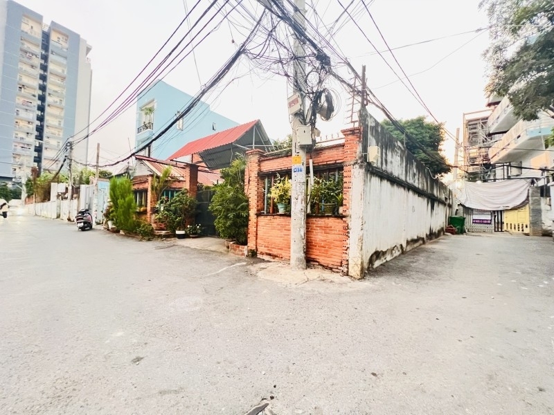 Bán nhà trong ngõ đường số 8 Linh Trung Thủ Đức TP HCM - Diện tích 194m2 cấp 4. Giá 109 tỷ sổ hồng.