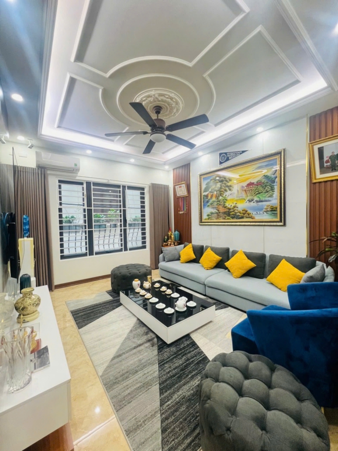 BÁN NHÀ TRUNG KÍNH CẦU GIẤY PHÂN LÔ ÔTÔ TRÁNH VỈA HÈ KINH DOANH 48M2 GIÁ 14 TỶ 900