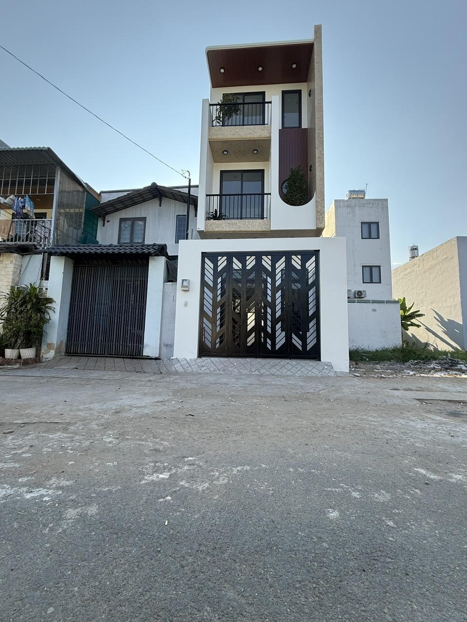 Bán nhà, Trường Lưu, hẻm tải, 3 tầng,52m2, 4.950 tỷ