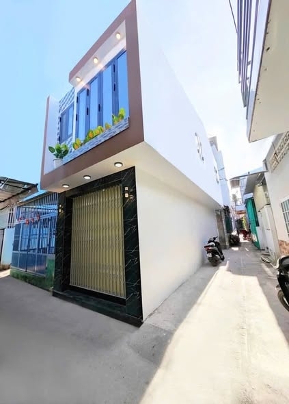 BÁN NHÀ TTTP CĂN GÓC MỚI 2 TẦNG HẺM PHAN ĐÌNH GIÓT NHA TRANG.