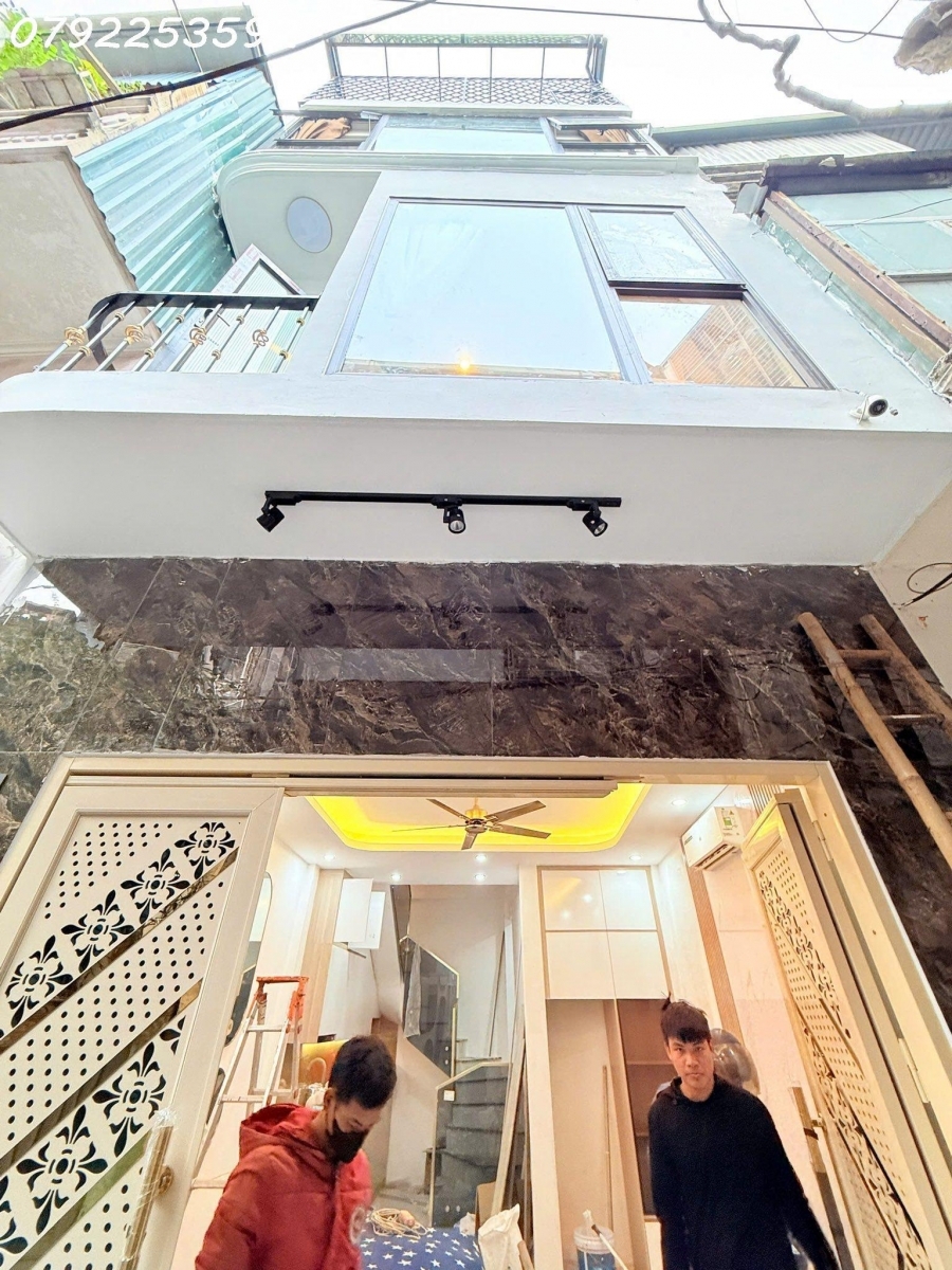 Bán Nhà! Văn Chương. Đống Đa. 27-30m x 4 tầng. Mặt Tiền 5m. Giá bán 7.5 tỷ.