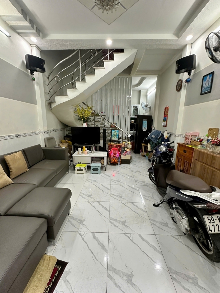 BÁN NHÀ VỊ TRÍ ĐẸP HẺM XE HƠI RỘNG 2 XE Ô TÔ TRÁNH NHAU TẠI quận 12 TP HCM