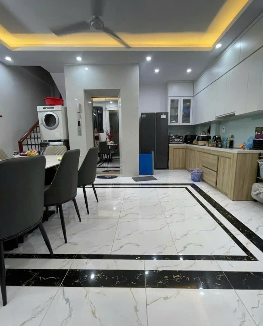 BÁN NHÀ VÕ CHÍ CÔNG NHÀ ĐẸP 6 TẦNG THANG MÁY Ô TÔ ĐỖ CỔNG FULL NỘI THẤT – 10 TỶ