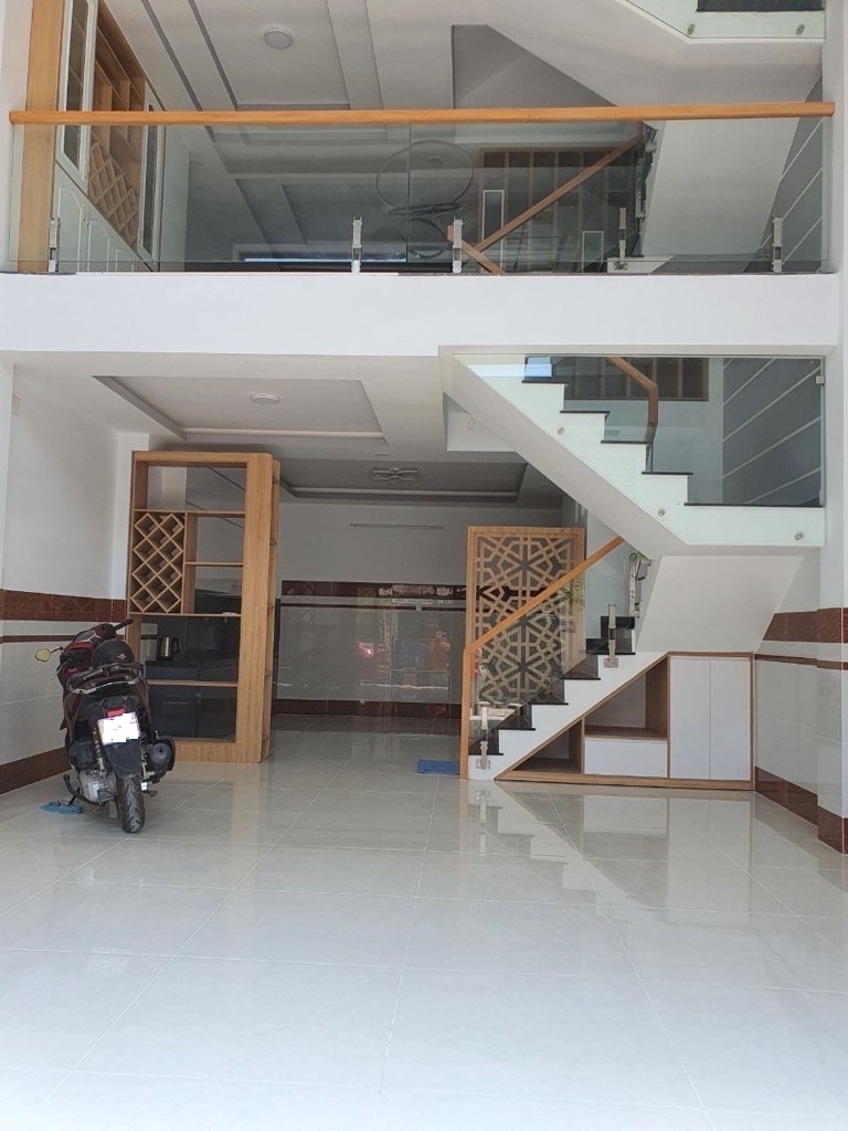 BÁN NHÀ, VÕ VĂN HÁT, HẺM Ô TÔ, 60M2, NGANG 5.5M, GIÁ 6 TỶ NHỈNH.