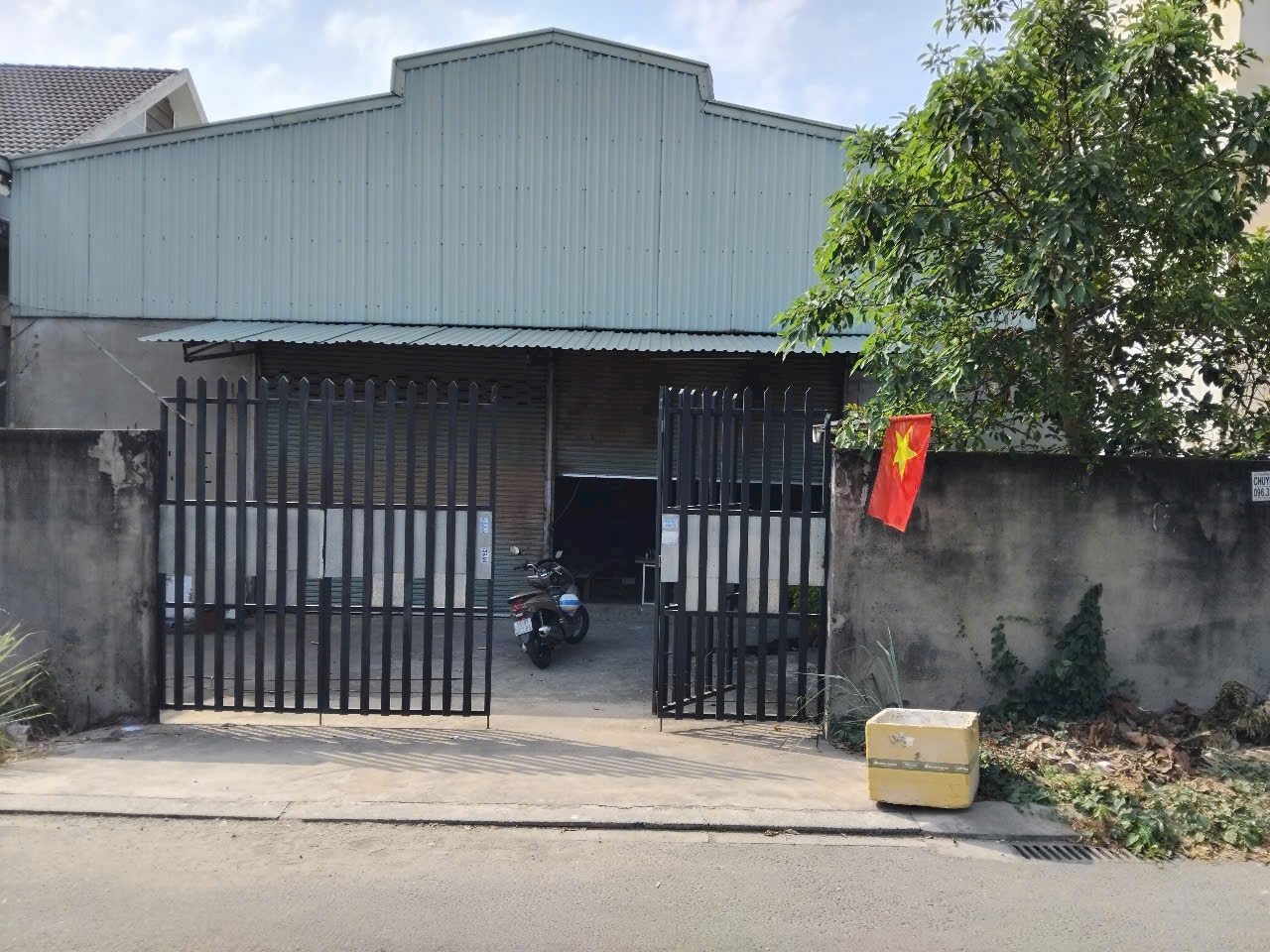 Bán nhà xưởng (15x50) HXT đường Thạnh Lộc 41 Quận 12 (ngay cầu Năm Bậu)