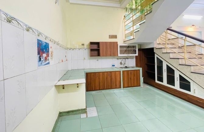 BÁN NHANH NHÀ 2 TẦNG ĐIỆN TÍCH ĐẤT 100M2. VỊ TRÍ KINH DOANH